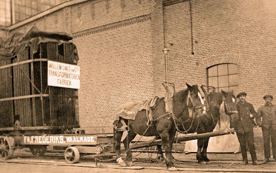 Fa Frederiks transport van een Trafo van Smit (1913-1915) Fa Frederiks transport van een Trafo van Smit (1913-1915)