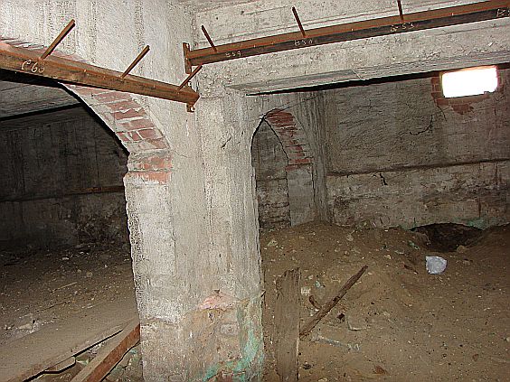 Voormalige schuilkelders onder de Draadfabriek, gesloopt in 2007/2008.