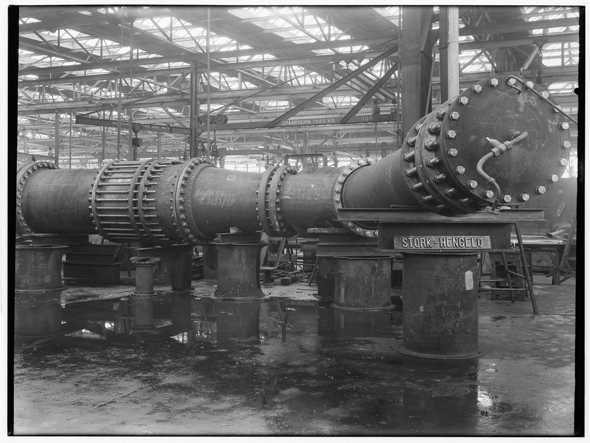 1924 - stork - Pijpstukken verdeelleiding voor de uitbreiding van de waterkrachtcentrale Lamadjan Java. Doorlaat 1300-900 mm. Proefstuk 38.5 kg-cm2.HCO01 FDSTORK-00176 W
