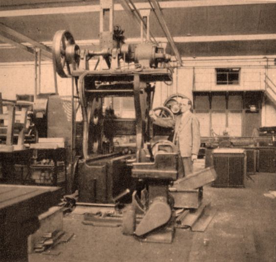 Prof. Ir. Dr. H. G. Nolen in de fabriek 1920