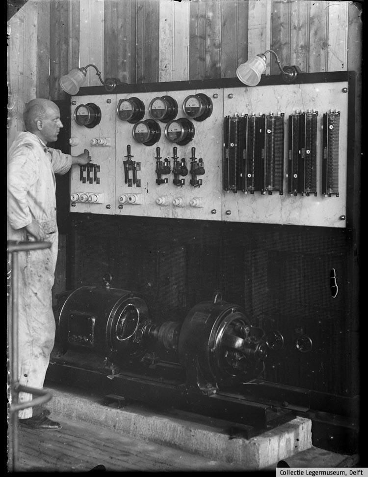 Electriciteitspaneel Genie werkplaats 1900 met shunt-dynamo Smit Slikkerveer.