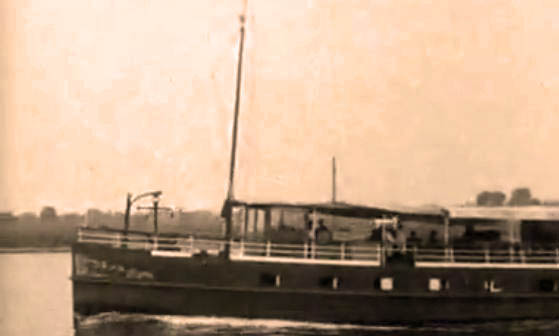 Een salon-rader boot van Fop Smit