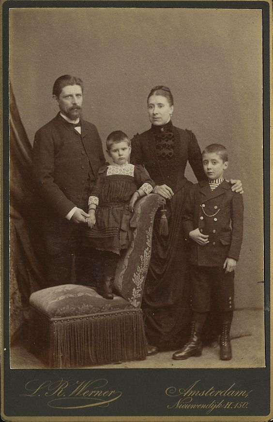 Kabinet foto van de familie Rosskopf rond 1886