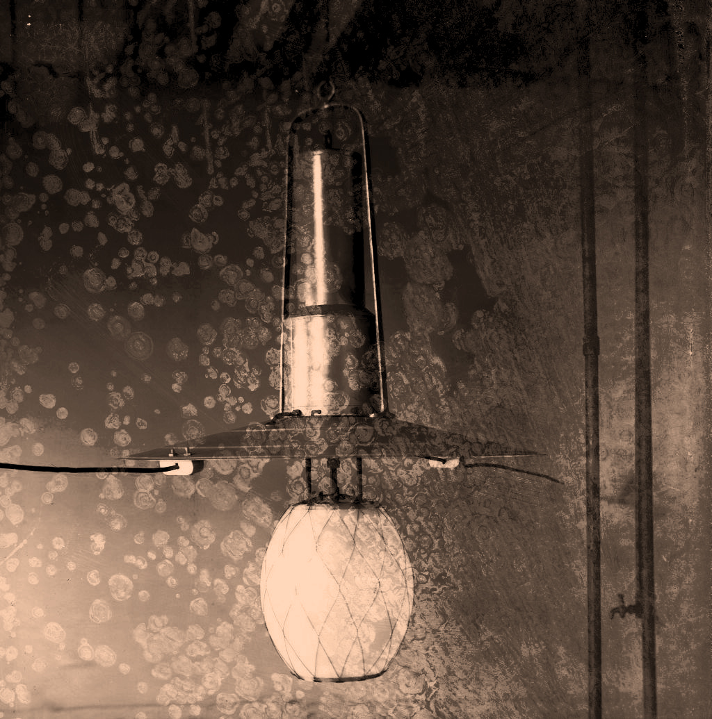 Een van de oudste foto's van een booglamp fabricaat Willem Smit (1880-1885)
