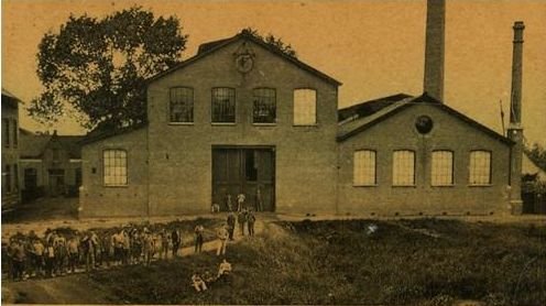 fabriek_met_personeel1906_smitslikkerveer