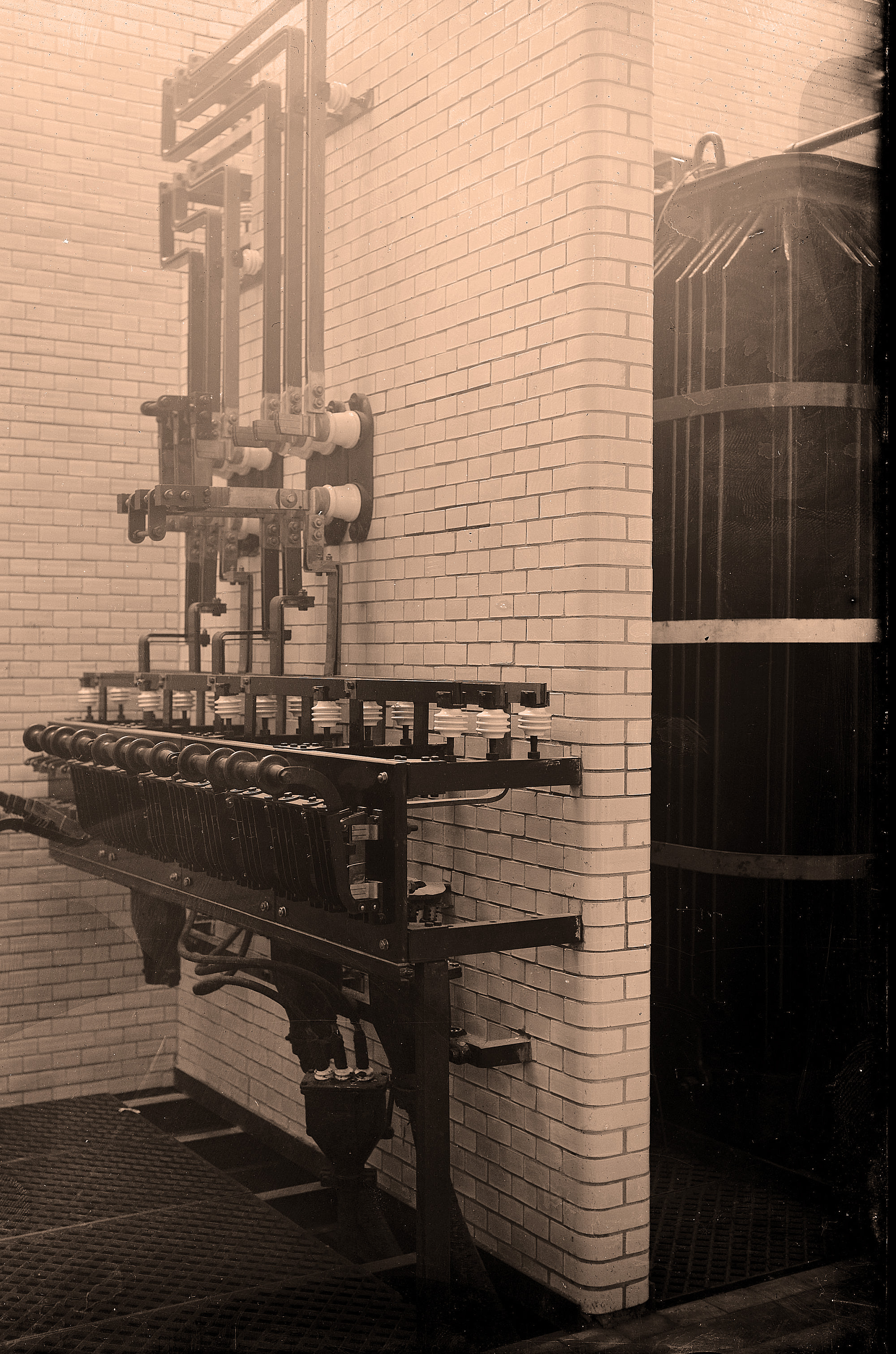 Transformator in de machinekamer van de Strokartonfabriek (1915)